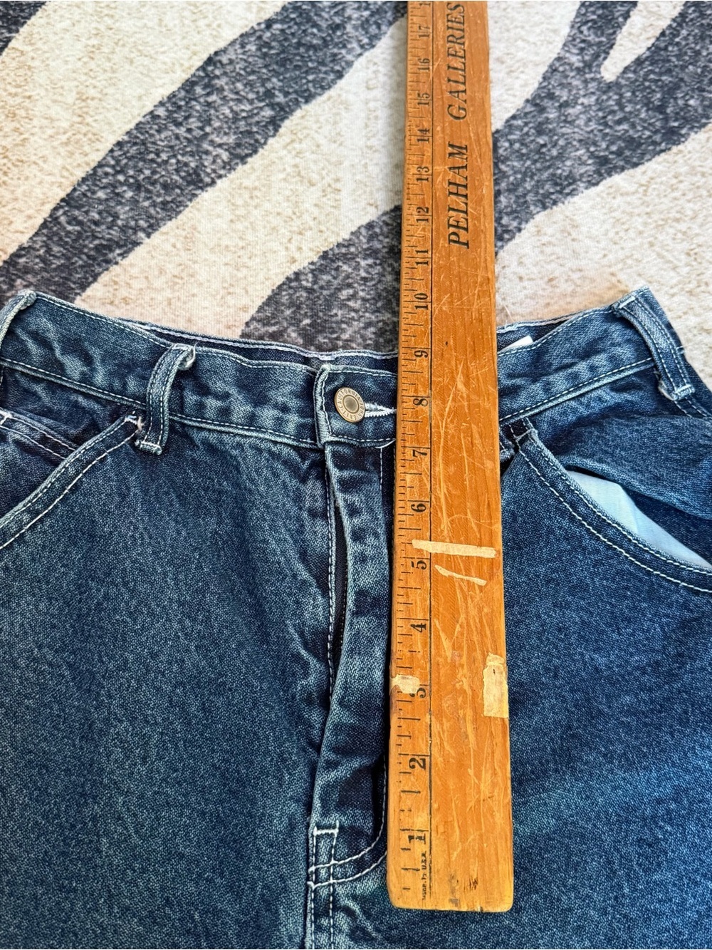 J Galt Carpenter Cut Off Denim Shorts Medium EEUC - Picture 5 of 6